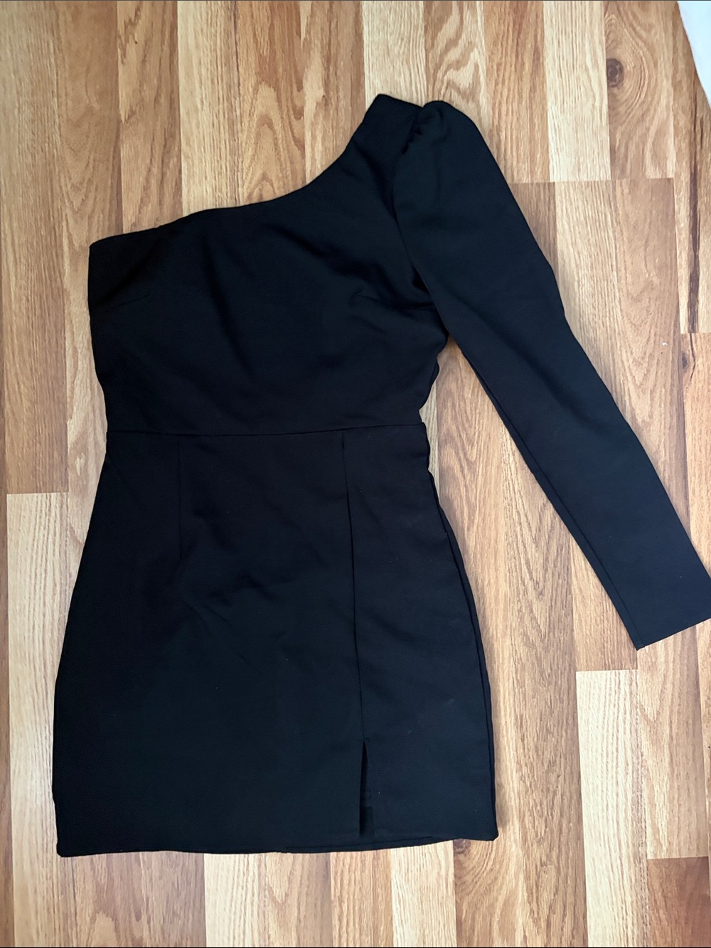Lulu's Black One-Shoulder Long Sleeve Mini Dress
